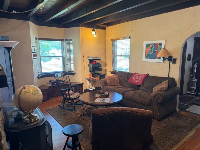Building Photo - Lansdale Charming 4 Bedroom Cape Cod with ...