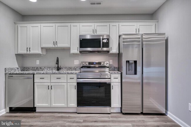 Building Photo - 6722 Brentwood Ave