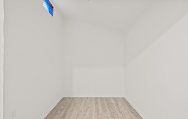 Building Photo - Home For Rent in Clearwater Manor!