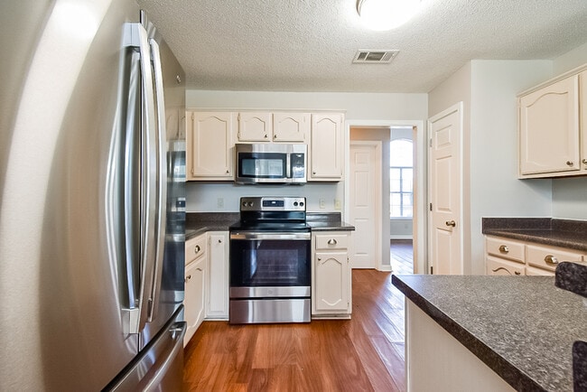 Building Photo - 9716 Kingsridge Dr
