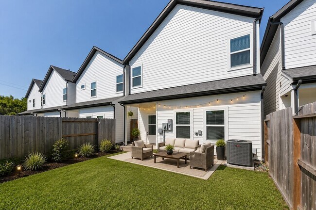 Building Photo - 13151 Perennial Spgs Dr