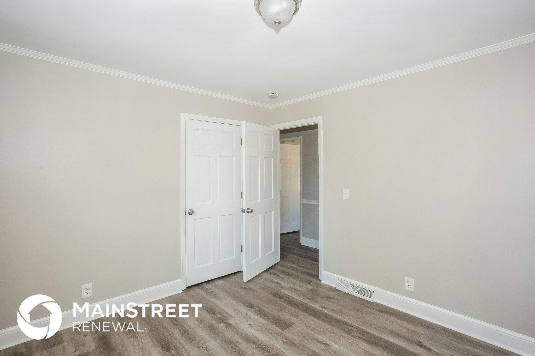 Building Photo - 2118 Deepwood Pl