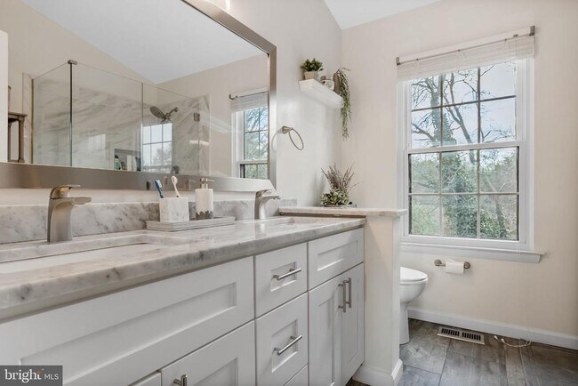 Building Photo - 44 Burgundy Dr