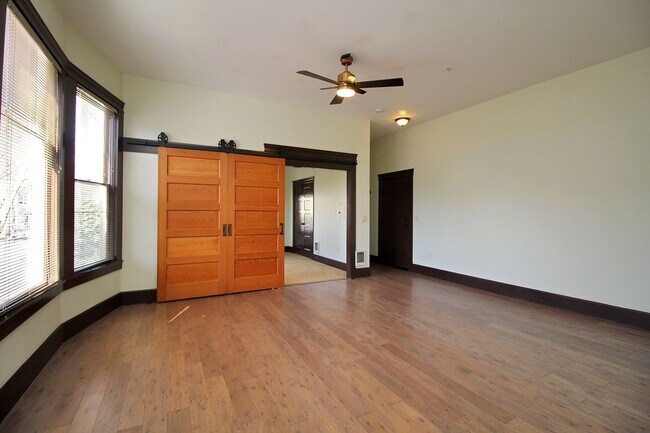 Building Photo - 1634 NW Everett St