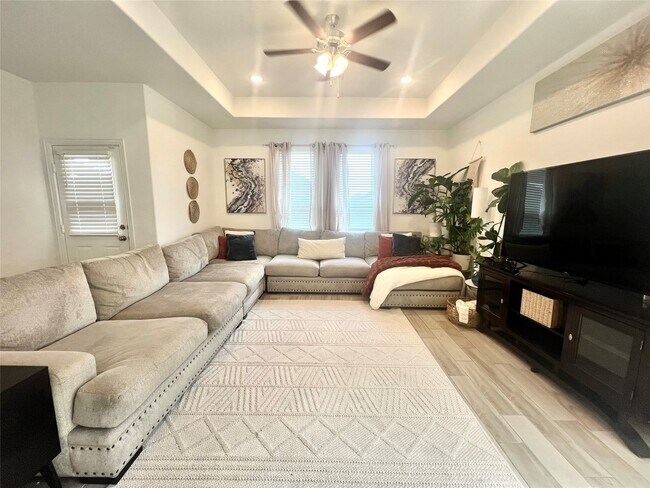 Building Photo - 31311 Horseshoe Meadow Bend Ln