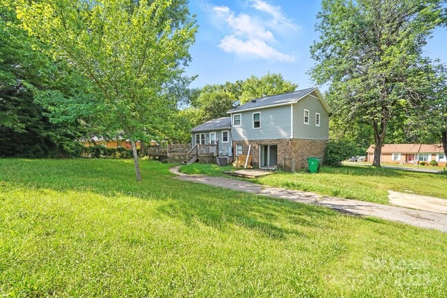Building Photo - 701 Gaywood Dr