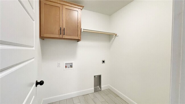 Building Photo - 301 Post Oak Ave