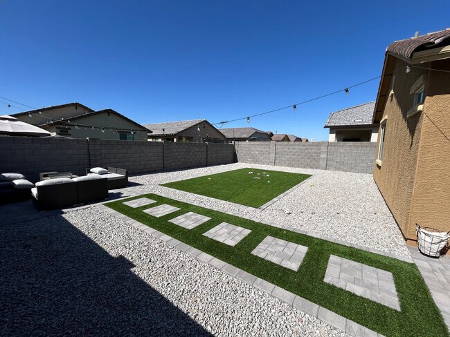 Building Photo - 17939 W Villa Chula Ln