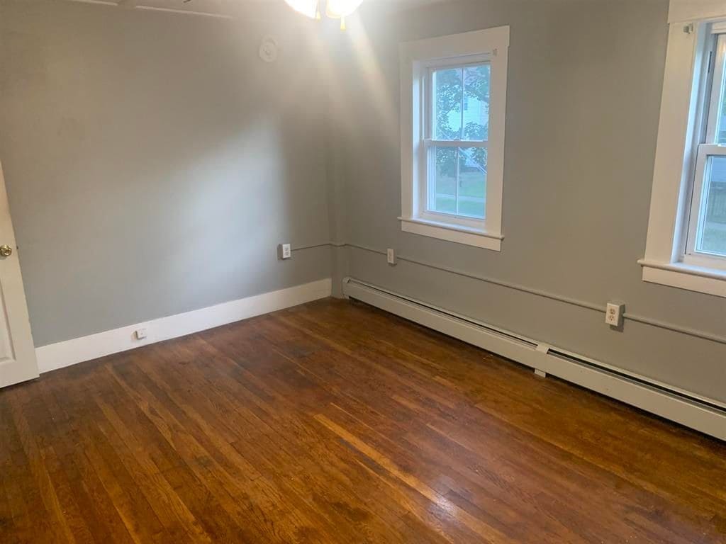 Building Photo - 12 Broad