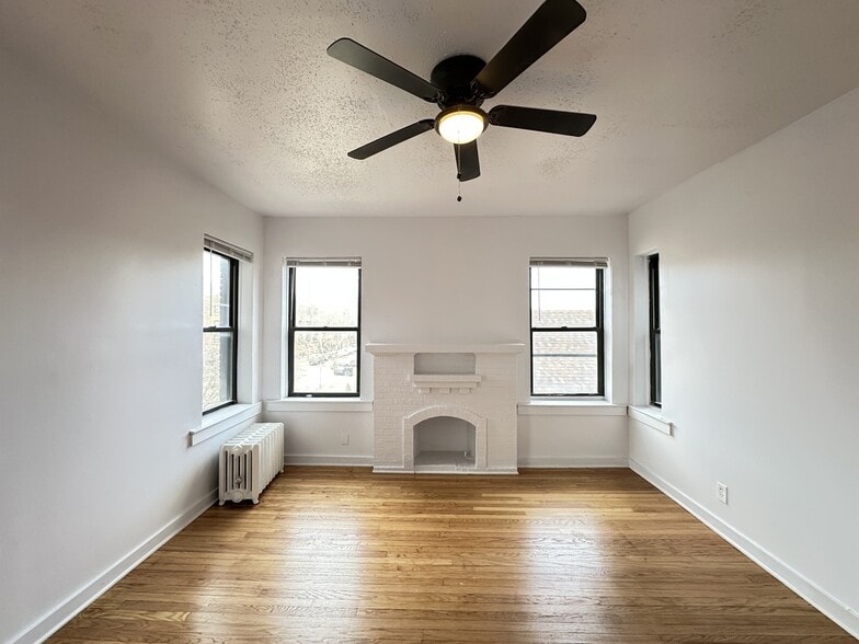 Building Photo - 7149 S Constance Ave