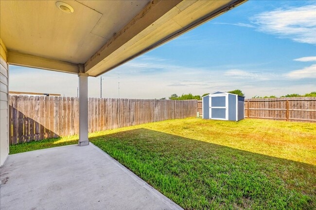 Building Photo - 8133 Cattlemen Dr