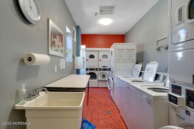 Building Photo - 400 Deal Lake Dr