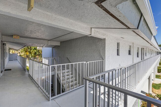 Building Photo - ** PARK SHORE ** 2 BED / 2 BATH - CONDO - ...