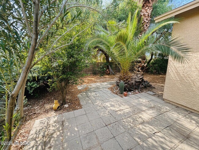 Building Photo - 8640 S Desert Dove Dr