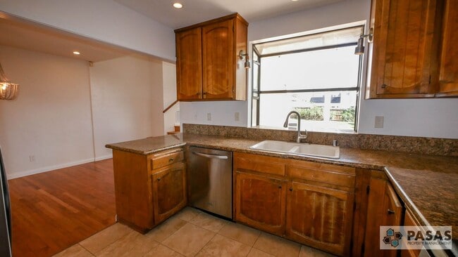 Building Photo - OPEN HOUSE, NOV. 24th at 2 pm - Downtown/Harbor Views!