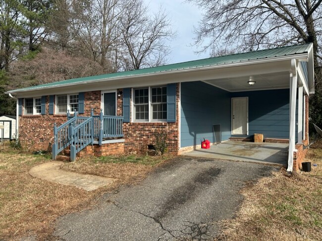 Building Photo - Beautiful Home