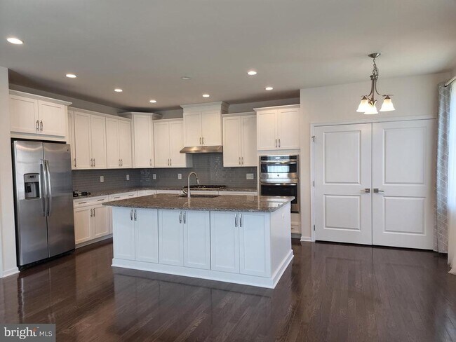 Building Photo - 25020 Cambridge Hl Ter