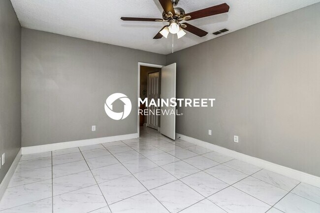 Building Photo - 3 Bedroom Pet-Friendly Home in APOPKA, FL with Main Street Renewal