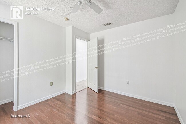 Building Photo - Charming 4-Bedroom Ranch with a Spacious L...