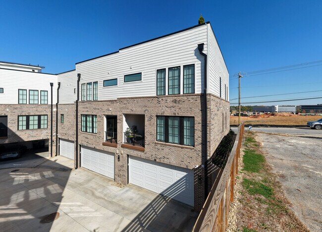 Building Photo - Bradshaw Commons