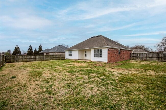 Building Photo - 520 Bonanza St