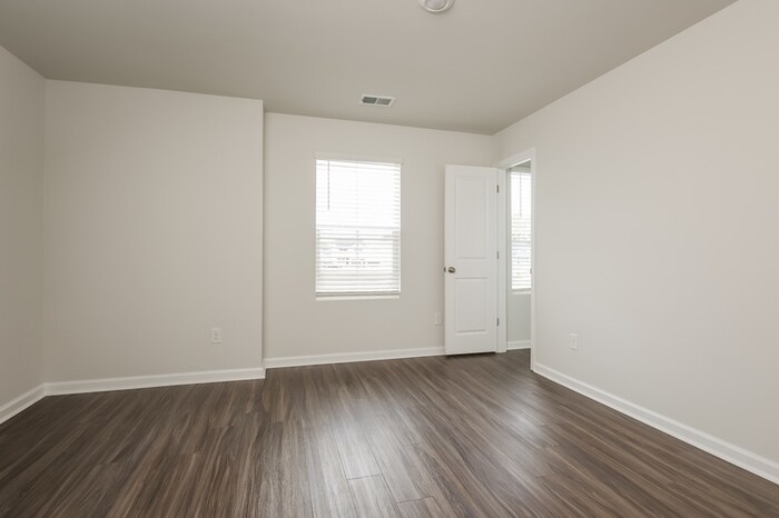 Building Photo - 111 Percheron Dr