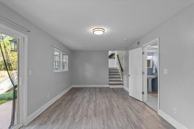 Building Photo - 175 Creekview Cir