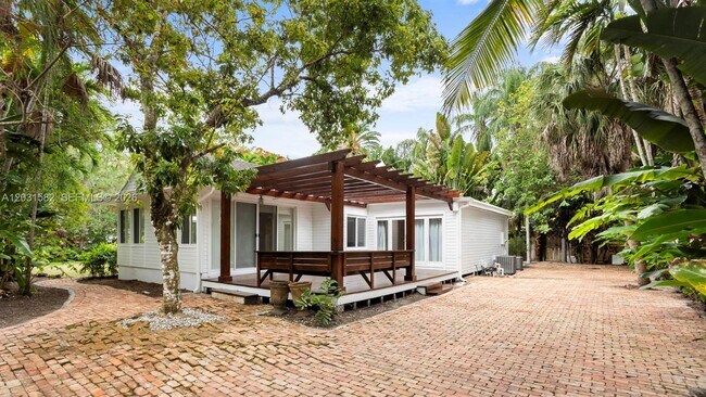 Building Photo - 3945 Loquat Ave