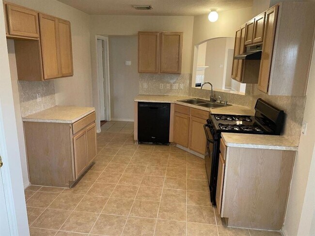 Building Photo - 2214 Plum Square Ct