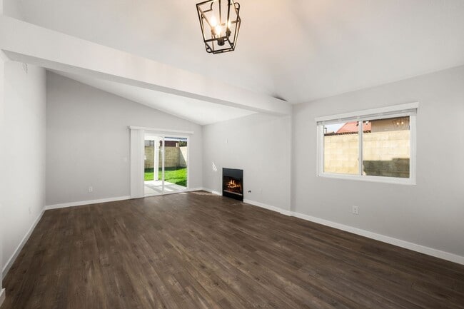 Building Photo - Beautiful Highland Home