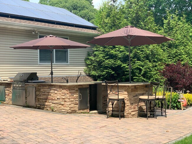 Building Photo - 4 Higbie Dr