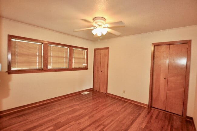 Building Photo - FOR LEASE! Nice 5 BR - 3 Bath - 2,600+ sf ...