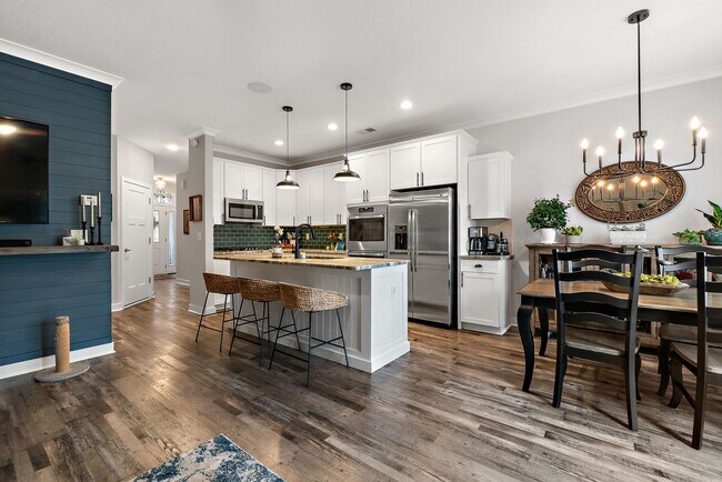 Building Photo - Luxury Townhome for Rent near Regent!