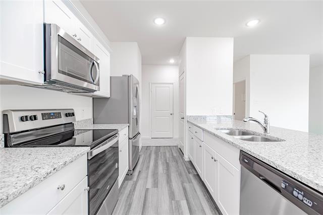 Building Photo - 772 Wellington Dr