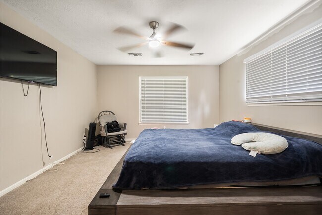 Building Photo - 715 Marne Ln