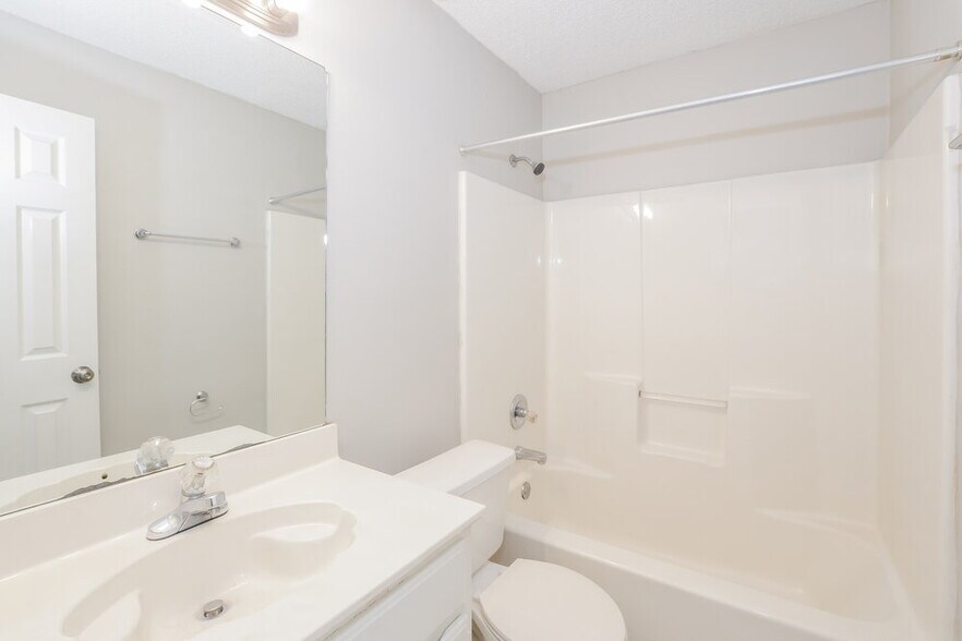 Building Photo - 6690 Autumn Wood Cove
