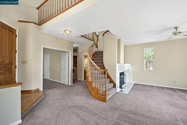 Building Photo - 1319 Strawberry Ct