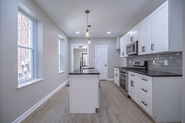 Building Photo - UPDATED FOUR BEDROOM/1.5 BATH TOWNHOME