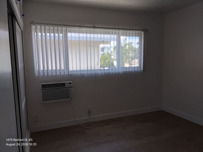 Building Photo - 238 3/4 Rexford Dr