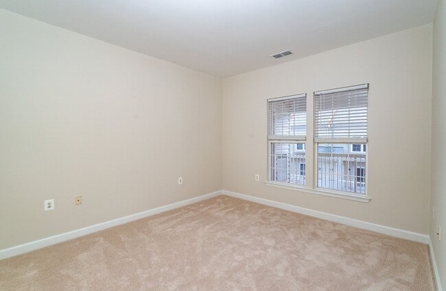 Building Photo - Spacious 3 Bed 2 Bath Condo With Balcony In Sought After Summerfield at Brambleton
