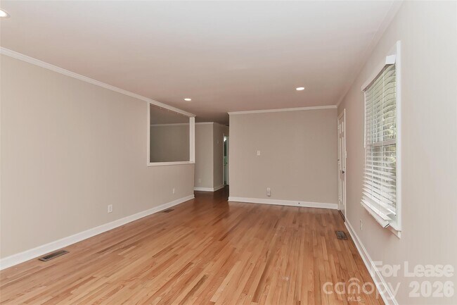 Building Photo - 420 Seneca Pl