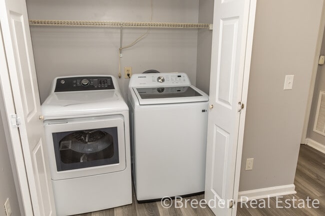 Building Photo - 220 Sequoyah Cir