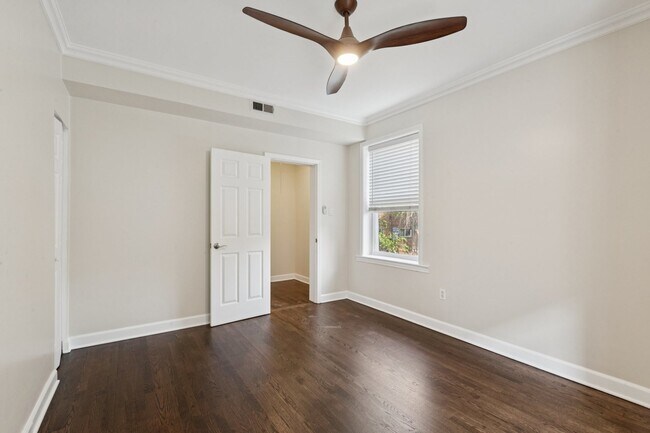 Building Photo - 5955 N Winthrop Ave