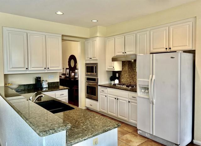 Building Photo - 4635 Da Vinci St