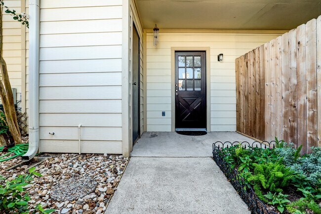 Building Photo - 1881 Bering Dr