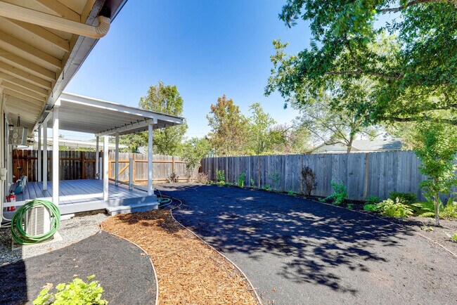 Building Photo - 2035 McKinley St