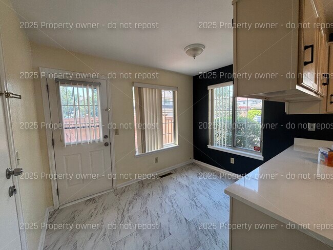 Building Photo - 2010 S Xenia Way