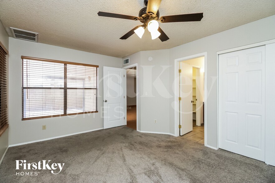 Building Photo - 6410 W Townley Ave