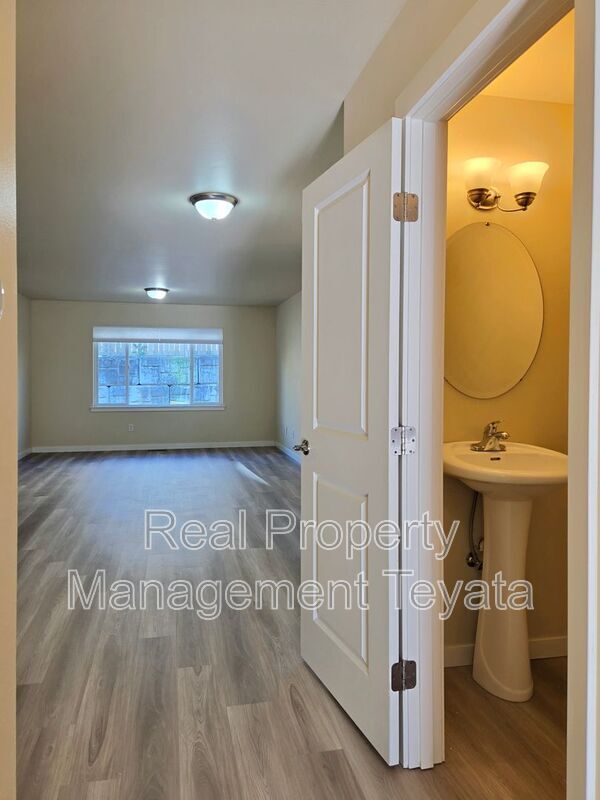 Building Photo - 4756 Parker St