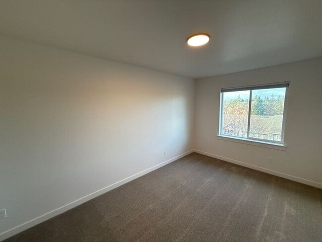 Building Photo - 5913 Blue River Dr SE